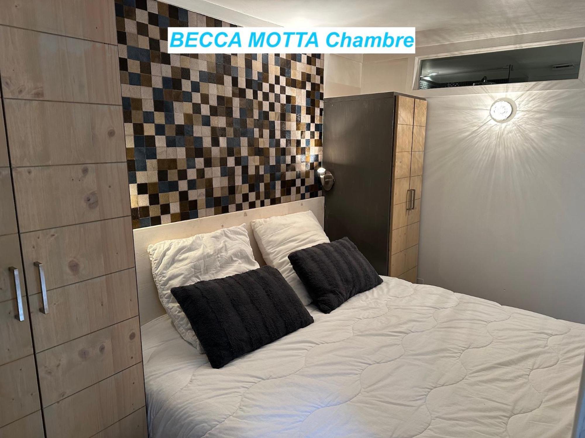 Maison Des Vignes- Troquairou Et Becca Motta Apartment