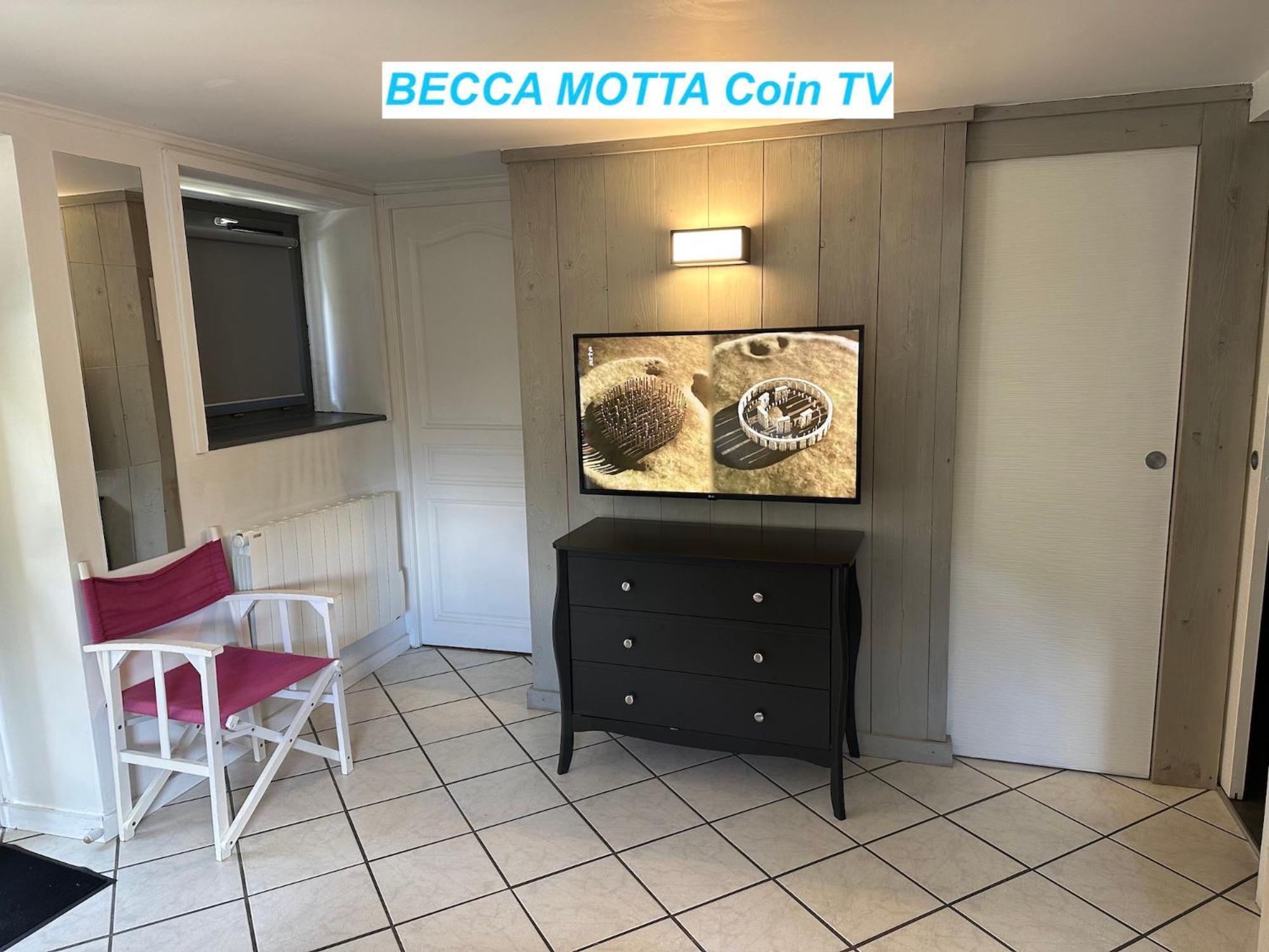 Maison Des Vignes- Troquairou Et Becca Motta Apartment *